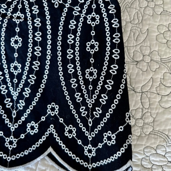 LOFT  Embroidered Scalloped Shift Skirt, BNWT, size 2 - Picture 4 of 4